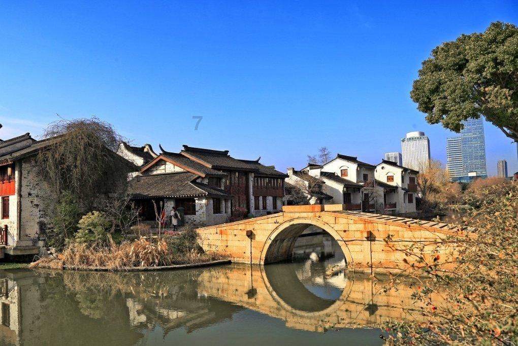 中法建交60周年，听法国作家、“熊猫守护使”和学者讲述他们的中国故事